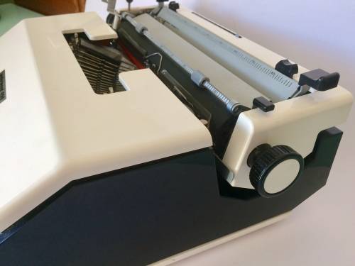 Typewriter, Underwood 450, MINT Condition