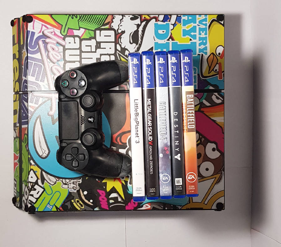 PlayStation 4 Gen1 Console + 1 V2 PS4 Controller + Fortnite (preloaded) or Apex Legends + 5 PS4Games