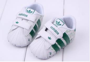 Wow! Crazy Auction: Baby Adidas Sneakers size 2, 6-12 months