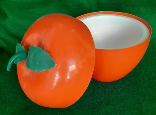 VINTAGE 1970S PLASTIC APPLE SHAPED ICE BUCKET MADE IN ITALY