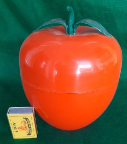 VINTAGE 1970S PLASTIC APPLE SHAPED ICE BUCKET MADE IN ITALY