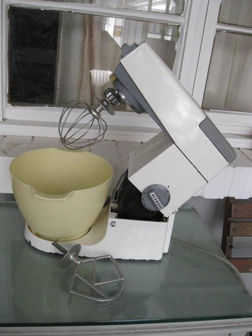 VINTAGE 1960S KENWOOD CHEF FOOD MIXER
