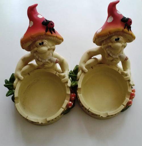 GARDEN ASHTRAYS