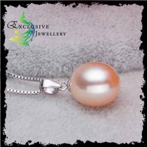 Freshwater Pearl Pendant & Necklace