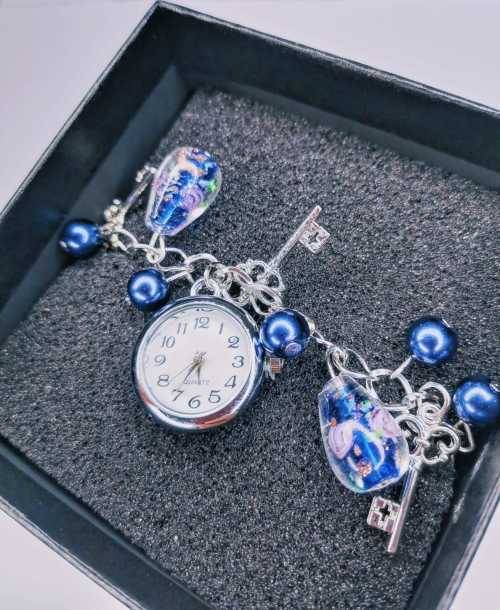 BEAUTIFUL CHARMED ANALOGUE BRACLET WATCH