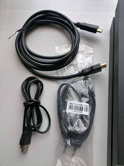 Playstation 4 1TB + 8 Games