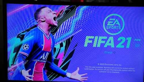 Playstation 4 1TB + 8 Games