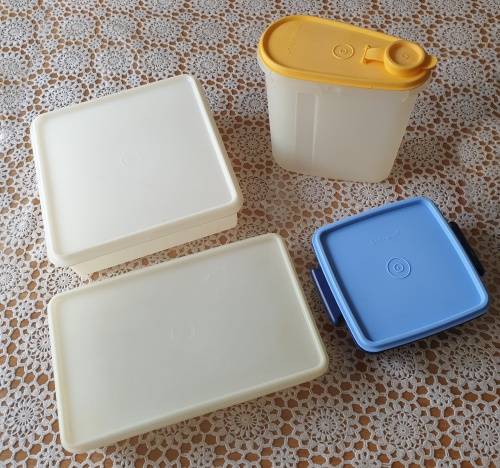 4 Tupperware Items