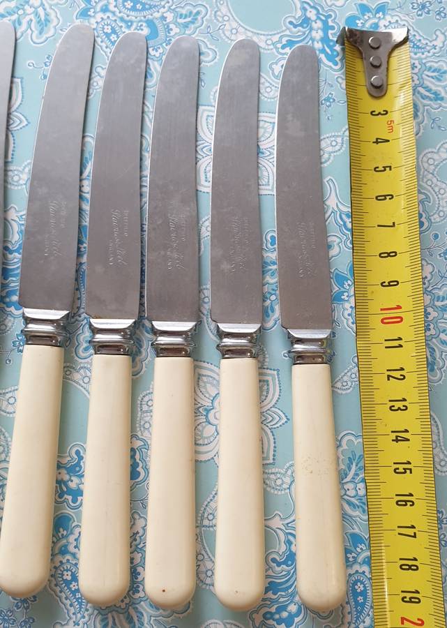 6 VINTAGE KNIVES