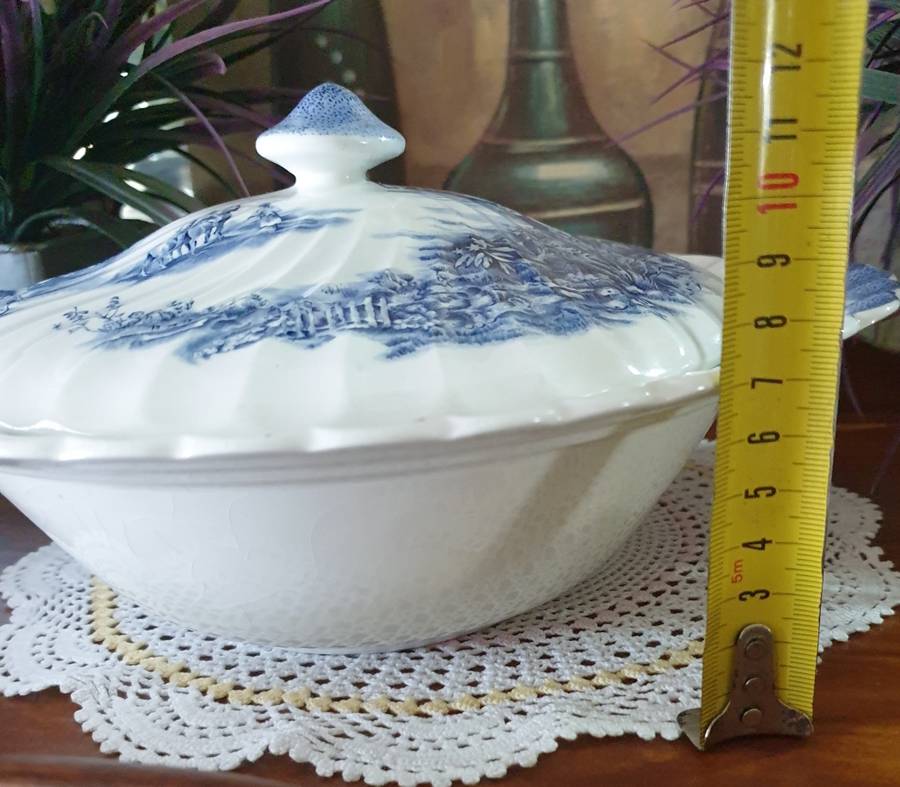 Happy England  by JOHNSON BROTHERS | BLUE & WHITE | VEGGIE BOWL WITH LID | 02
