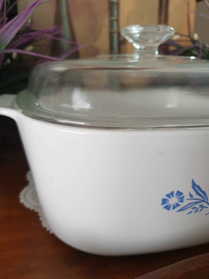LARGE CORNING WARE BOWL WITH LID | MADE IN THE USA | VERY GOOD CONDITION |