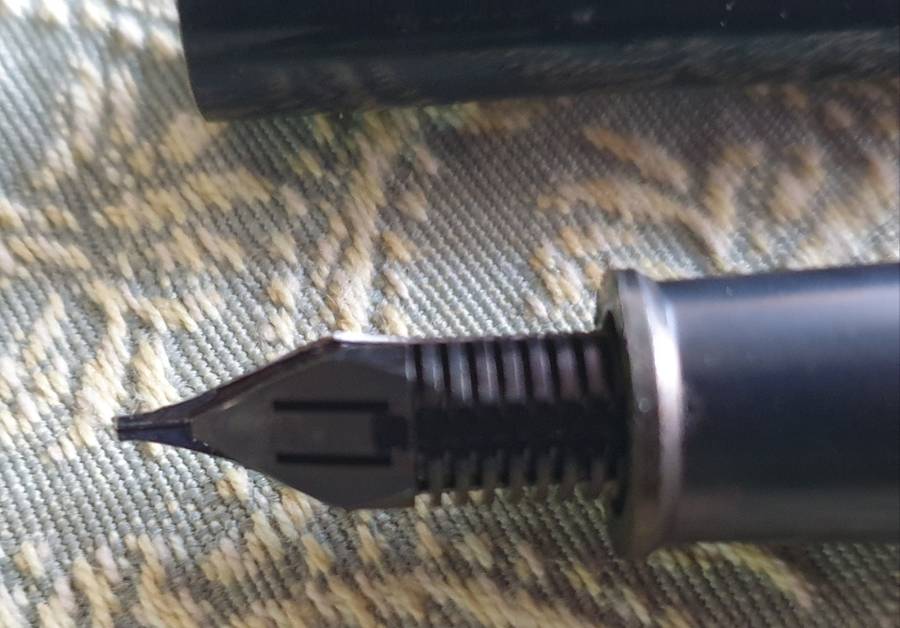 VINTAGE SHEAFFER |  BLACK  FOUNTAIN PEN | made in the USA |