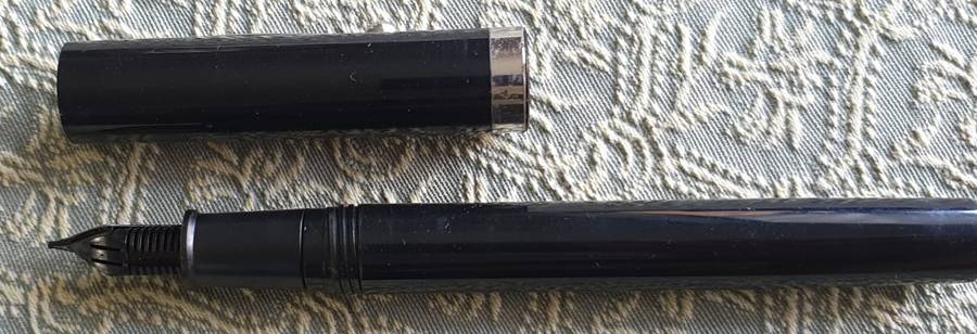 VINTAGE SHEAFFER |  BLACK  FOUNTAIN PEN | made in the USA |