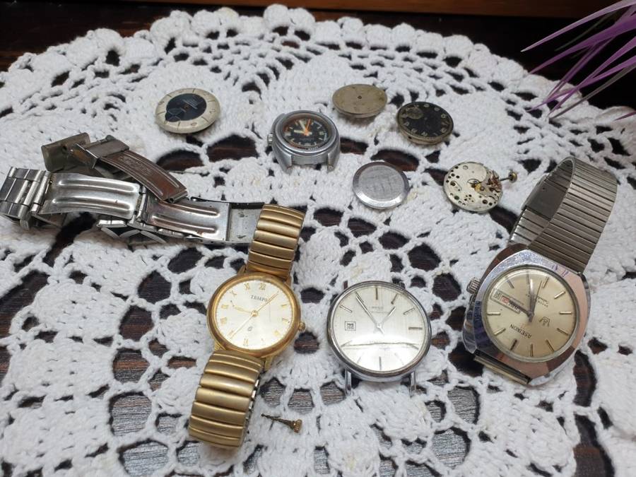 Collection of watches for repairs