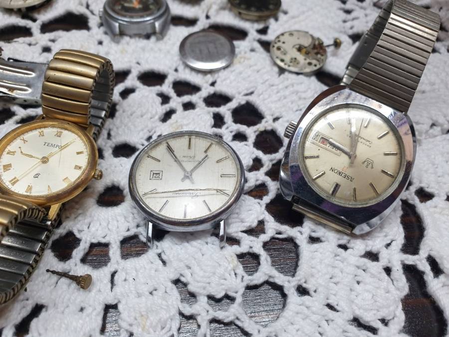 Collection of watches for repairs
