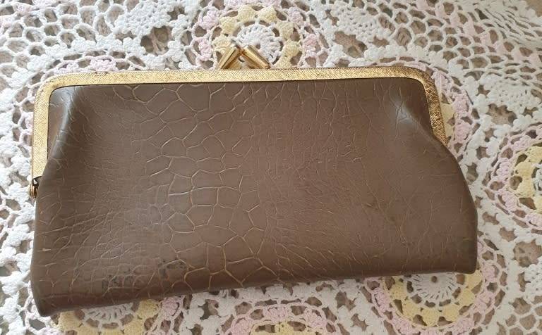 VINTAGE PURSE | LEATHER ? |