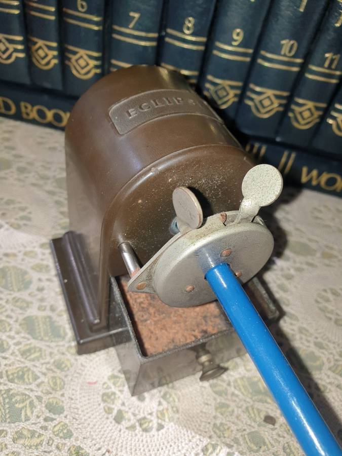 ECLIPSE VINTAGE BAKELITE PENCIL SHARPNER.
