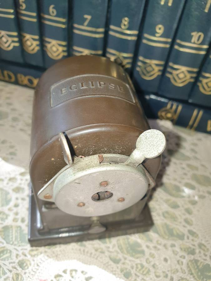 ECLIPSE VINTAGE BAKELITE PENCIL SHARPNER.