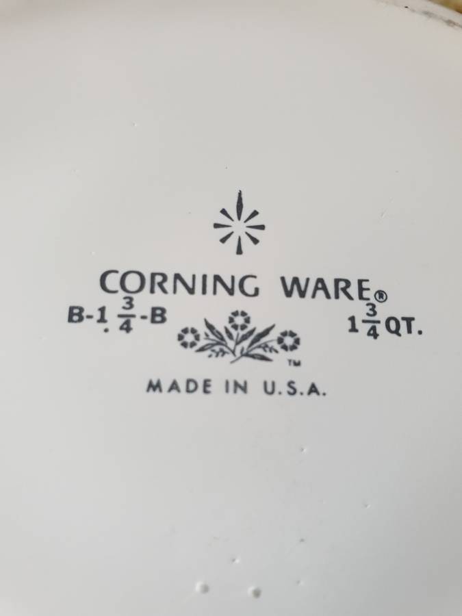 VINTAGE CORNING WARE BOWL WITH LID