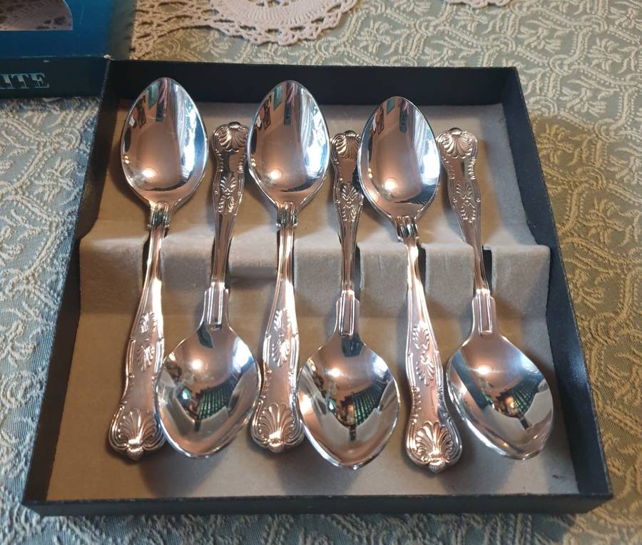 EETRITE SILVER PLATED KINGS PATTERN TEASPOONS