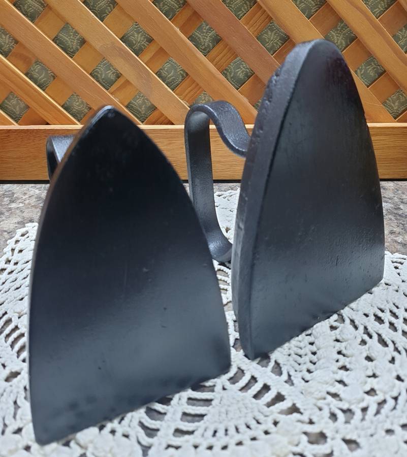 Vintage cast iron, coal stove clothing Sad Iron
