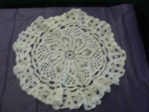 HAND CROCHETED DOILIE 40 CM