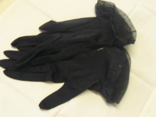 VINTAGE GLOVES BLACK SO PRETTY