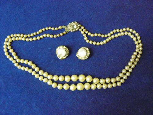 VINTAGE NECKLACE AND CLIP ONS