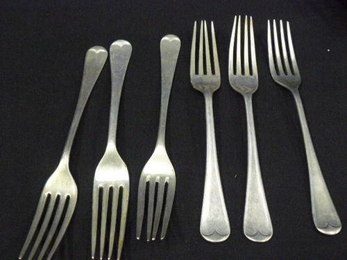 6 LARGE DINNER FORKS