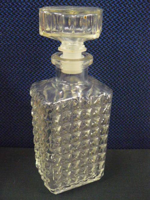 GLASS DECANTER 22 CM