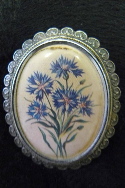 BROOCH