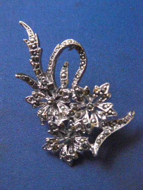 VINTAGE MARCASITE BROOCH PRETTY