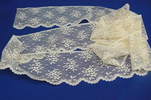 VINTAGE LIKE LACE OVER 2.5 METERS LONG