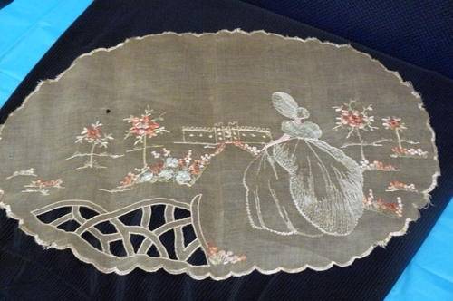 EMBROIDERED DOILIE SO FINE !!!!!