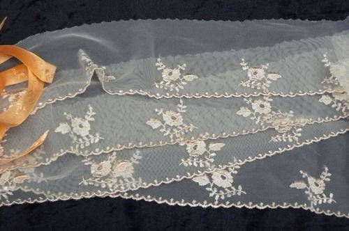 VINTAGE LIKE LACY EDGING