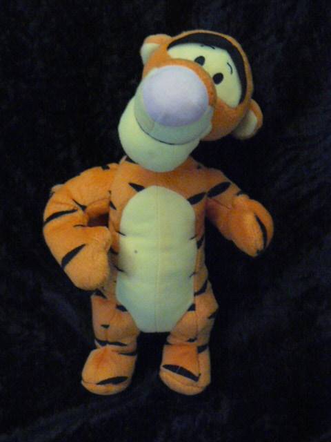 TIGGER FROM THE POOH BEAR COLLECTION 25 CM