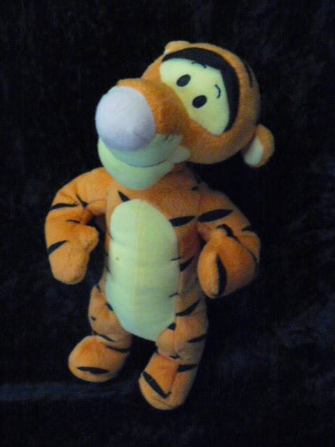 TIGGER FROM THE POOH BEAR COLLECTION 25 CM