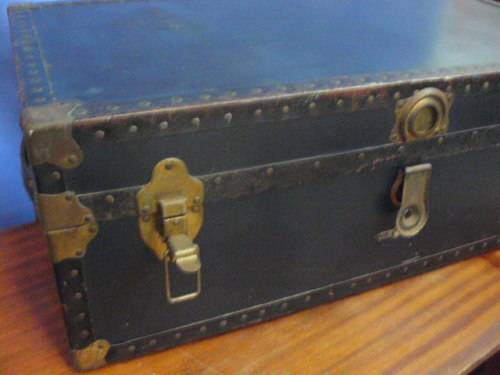 VINTAGE TRUNK LOVELY AND GOOD CONDITION