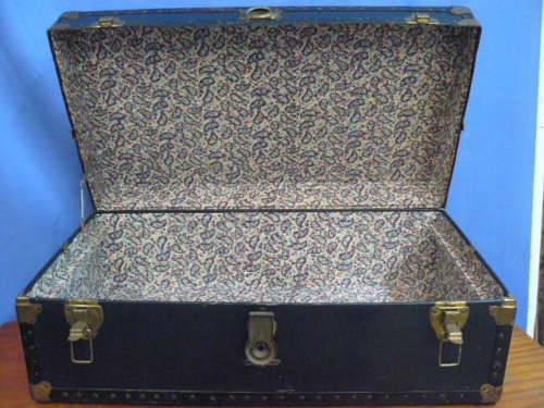 VINTAGE TRUNK LOVELY AND GOOD CONDITION