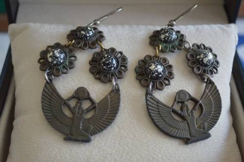 pretty Egyptian style earings