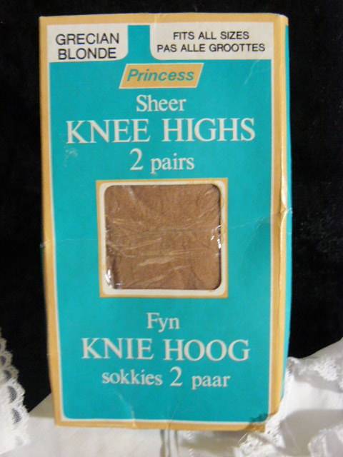 VINTAGE GOODIES FOR THE LADY