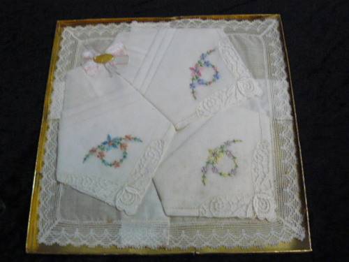 VINTAGE COTTON EMBROIDERED HANKIES