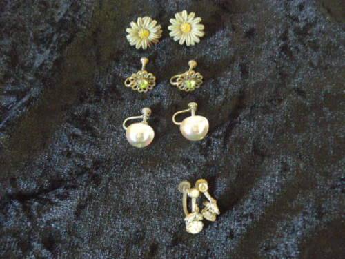 4 pairs of lovely screw back vintage earings
