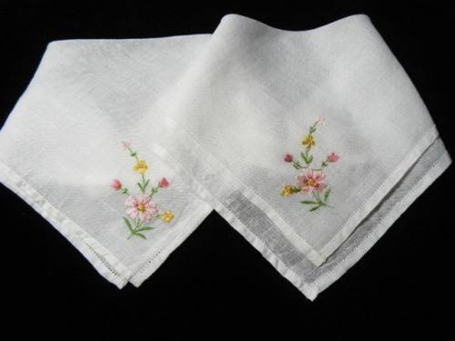VINTAGE COTTON EMBROIDERED HANKIES