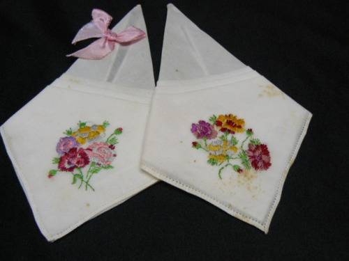 VINTAGE COTTON EMBROIDERED HANKIES X2