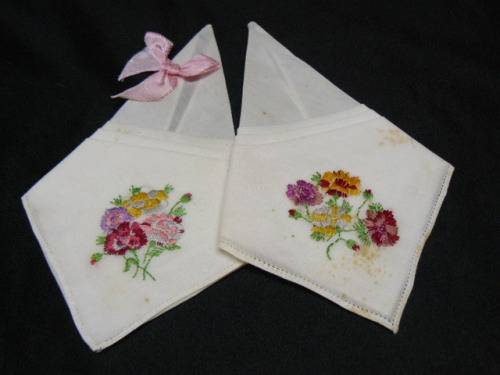 VINTAGE COTTON EMBROIDERED HANKIES X2