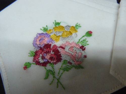 VINTAGE COTTON EMBROIDERED HANKIES X2