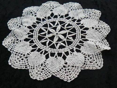 VERY FINE 19 CM COTTON HAND CROCHETED DOLLIE
