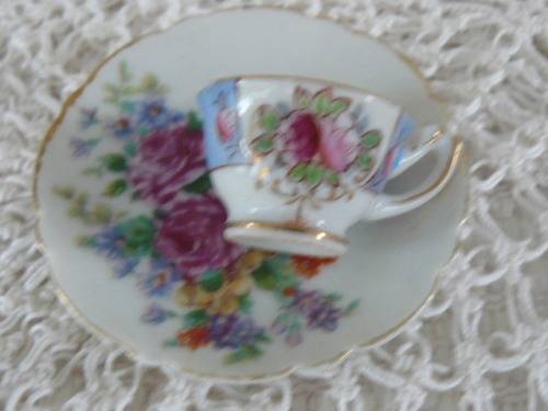 MINIATURE DOLL HOUSE ITEMS