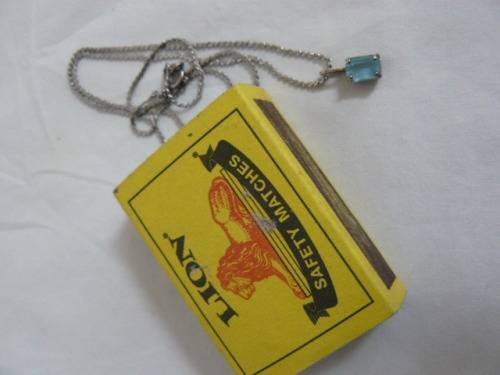 SILVER TONED NECKLACE WITH BLUE STONE